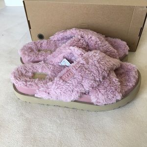 UGG FUZZ SUGAR CROSS SLIDE